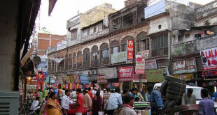 shopping-in-aminabad-lucknow